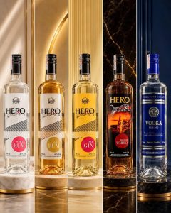 Rượu pha chế Hero gồm Rhum Trắng, Rhum Vàng, Gin và Whisky