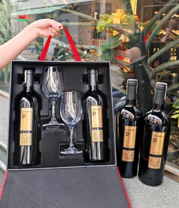 Hộp Quà Tết Vang Ý Di Pablo – Hộp Da 2 Chai Kèm 2 Ly